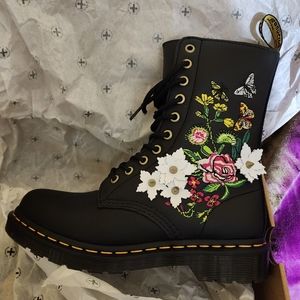 Floral 10 Hole Dr Martens Bloom